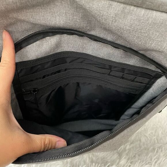 ENTRATA Men’s Lt. Gray Slim Tech Waterproof Laptop, Travel Utility Backpack NEW - Picture 6 of 9